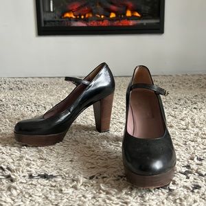 Vintage Robert Clergerie. Made in France. black + wooden heel pumps